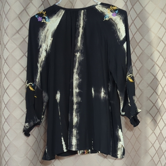 ⭐2 For $5⭐Colorful Embroidered Black Top, Size M - Picture 2 of 6